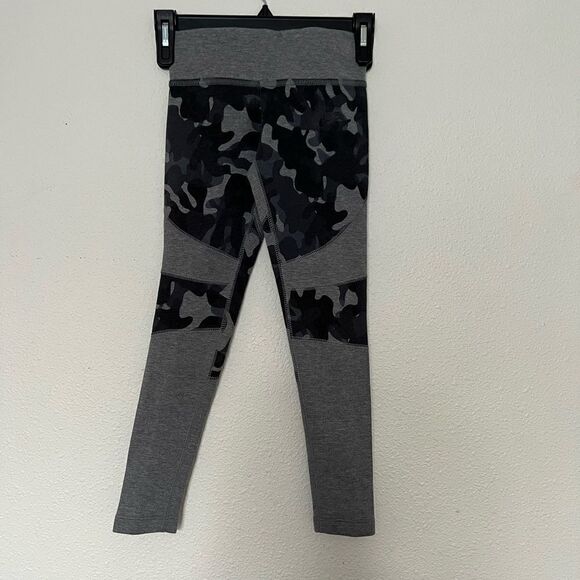 Nike Tech Fleece Girls Printed Camouflage Leggings Size XS - Picture 1 of 5